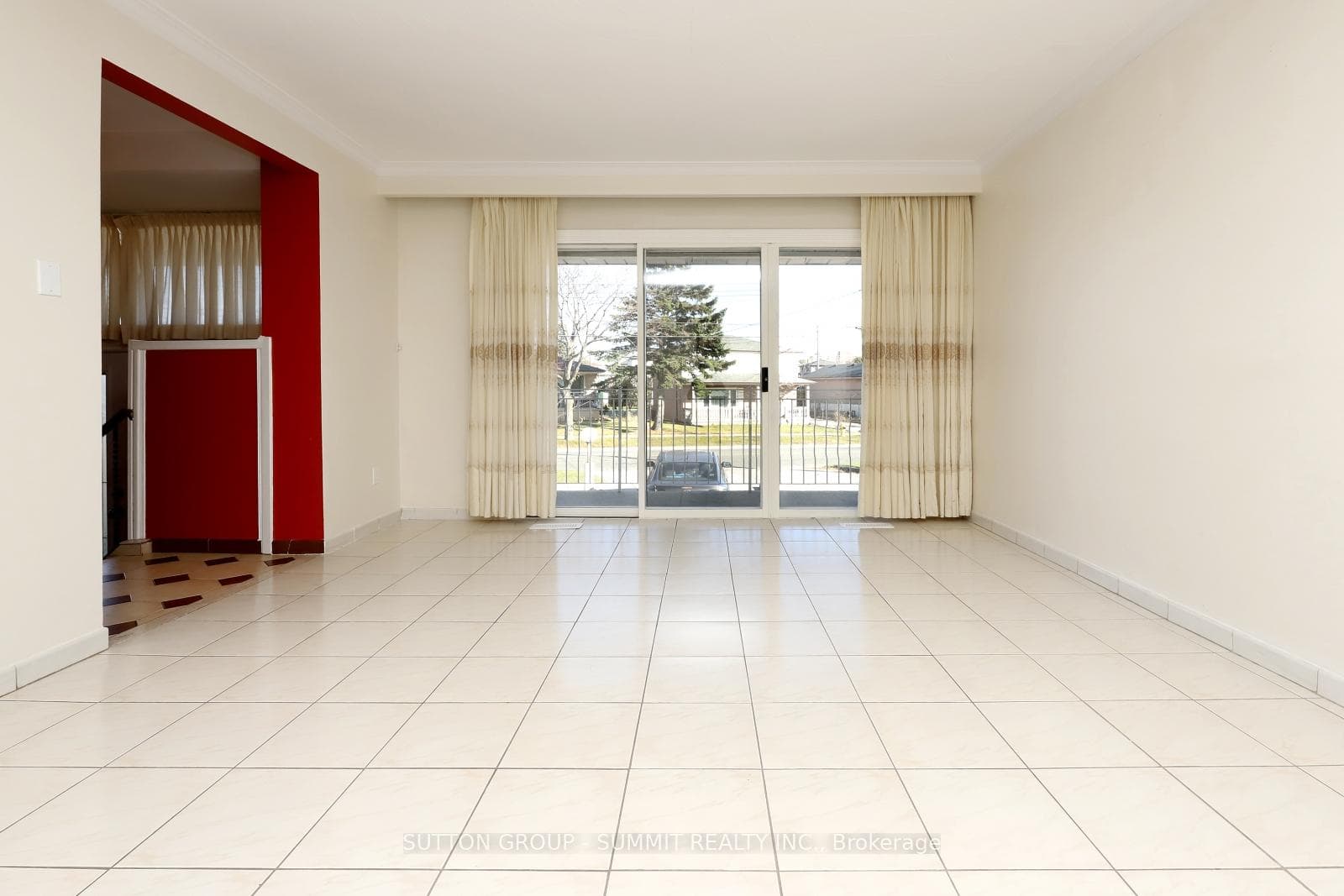 114 Hullmar Drive Unit MAIN LEVEL photo 5
