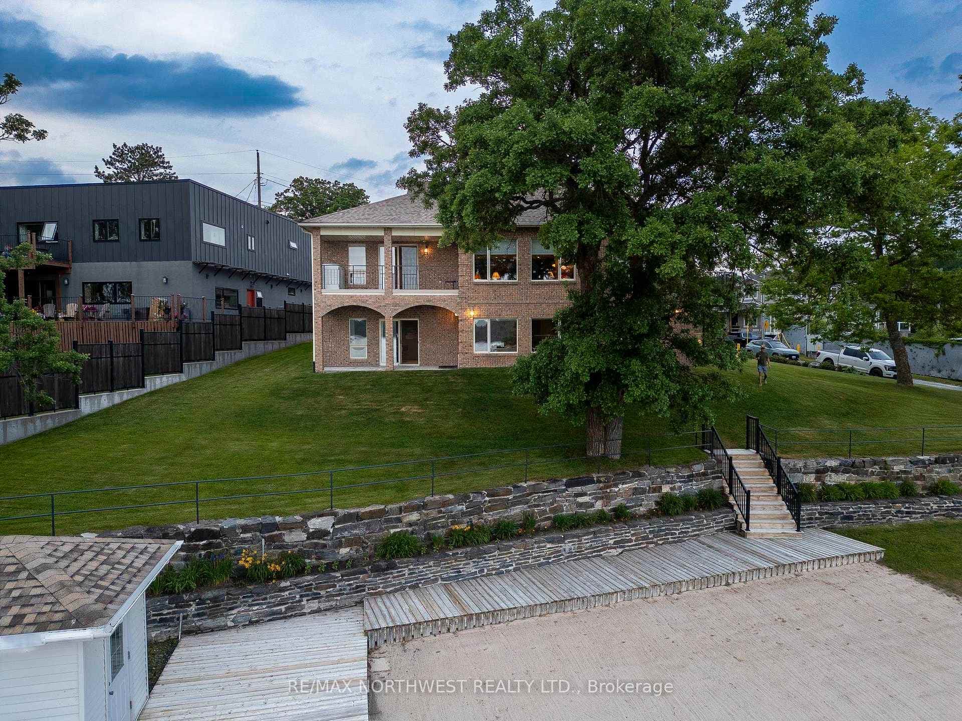 110 Lakeside Crescent photo 46