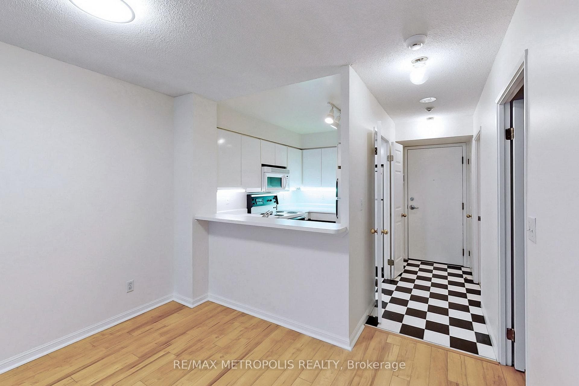 7 Carlton Street Unit 708 photo 10