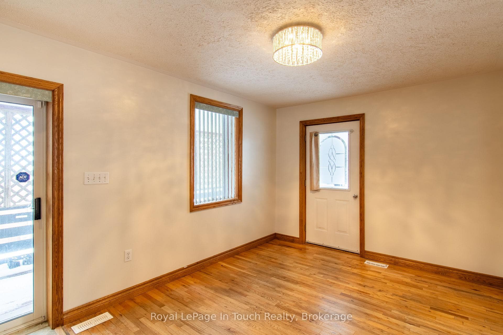 326 Lafontaine Road photo 19