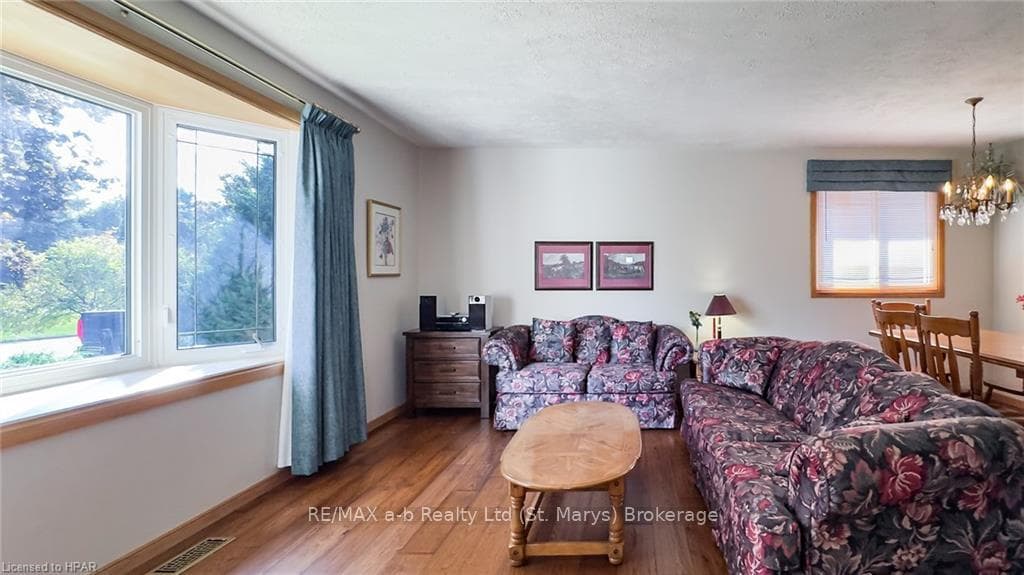 3 SPARLING Crescent photo 10