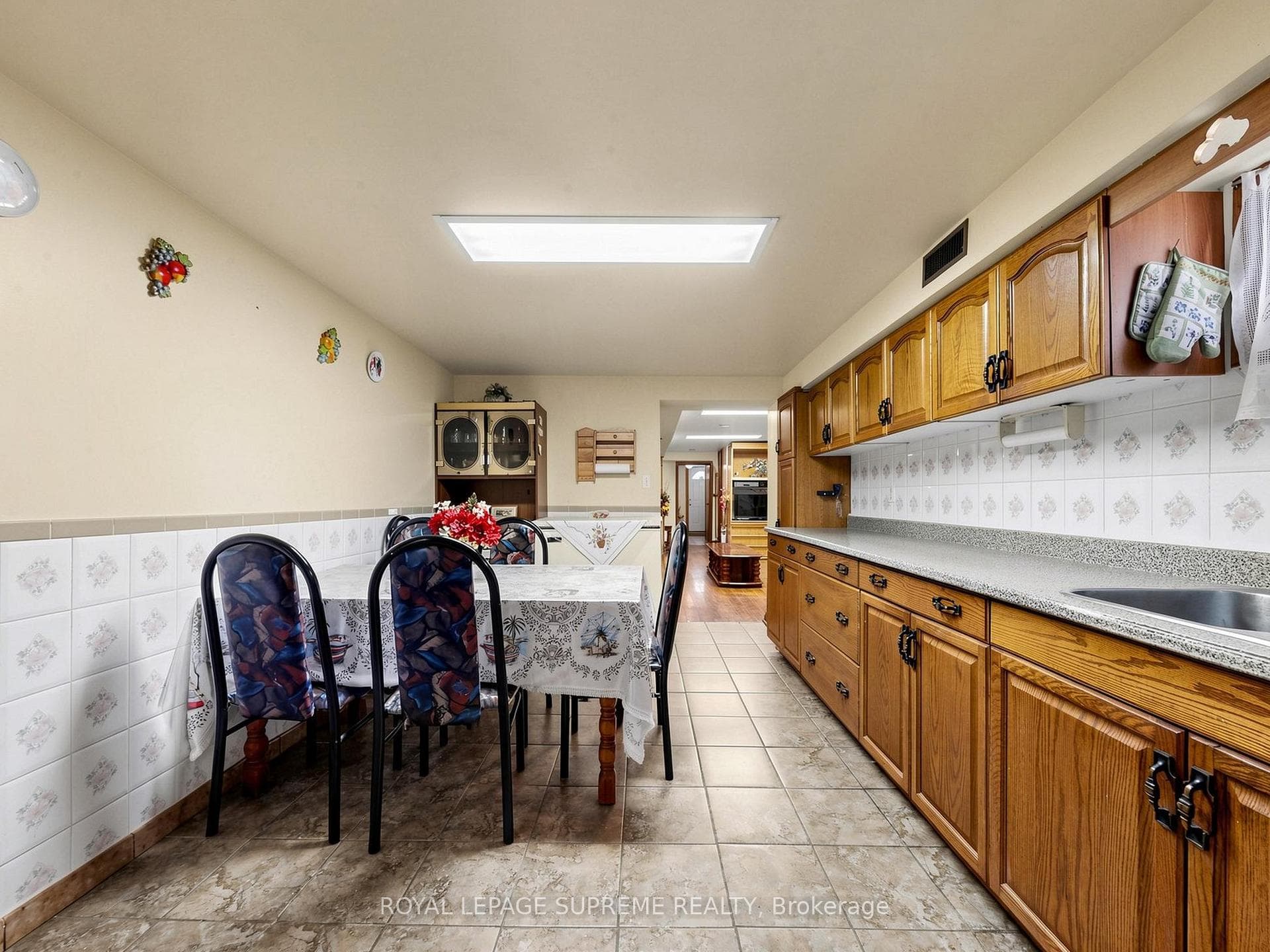 196 Palmerston Avenue photo 40