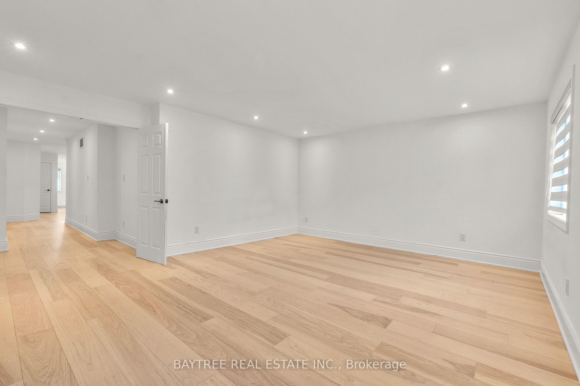 162 Bathurst Glen Drive photo 12