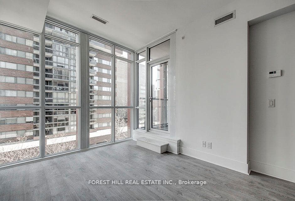 32 Davenport Road Unit 605 photo 18