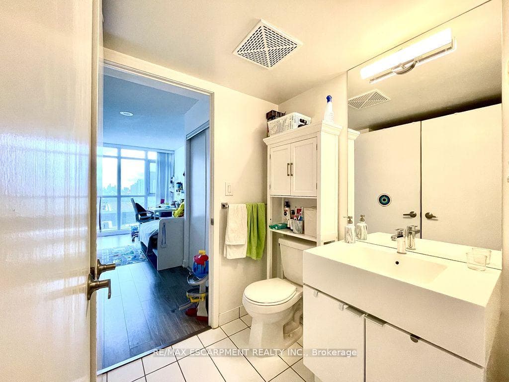 21 Iceboat Terrace Unit 1510 photo 8
