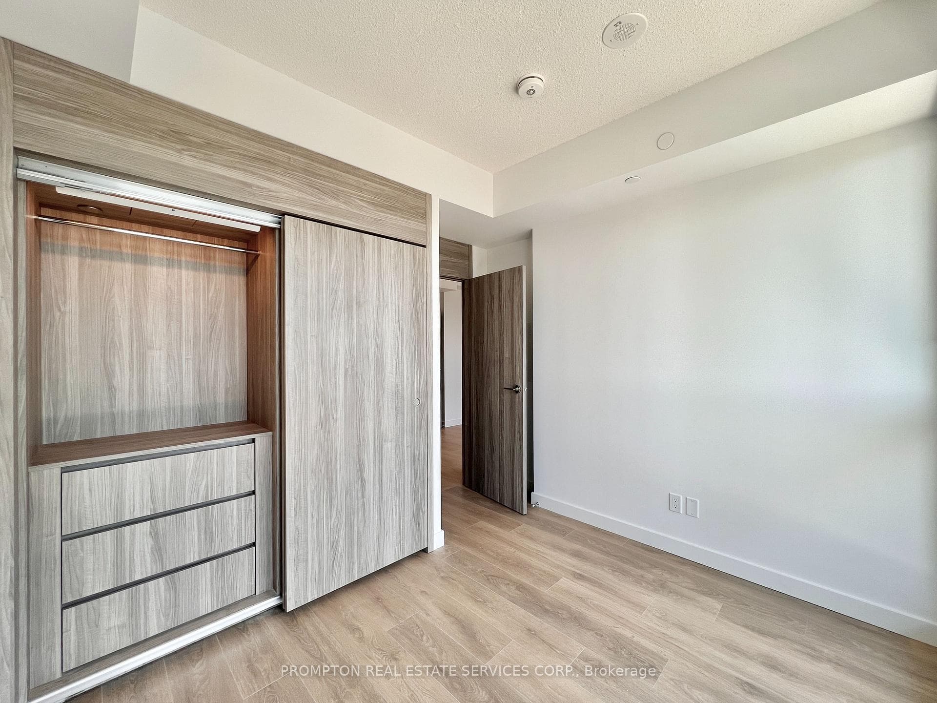 68 Esther Shiner Boulevard Unit 2016 photo 22