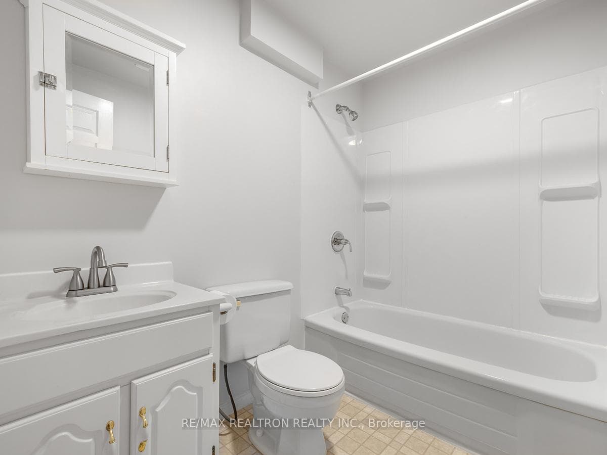 220 Elm Avenue photo 25
