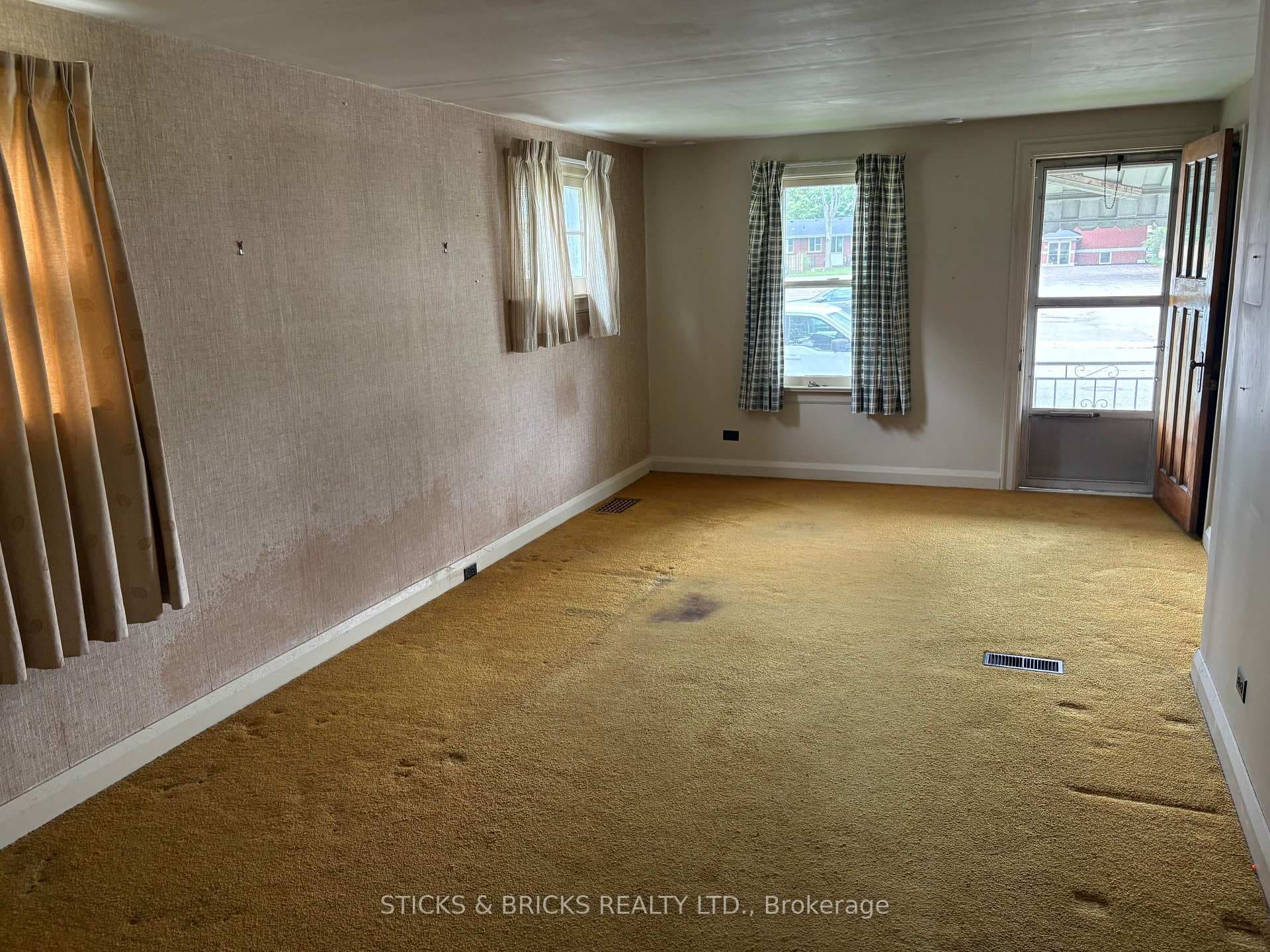 3826 Welland Street photo 13