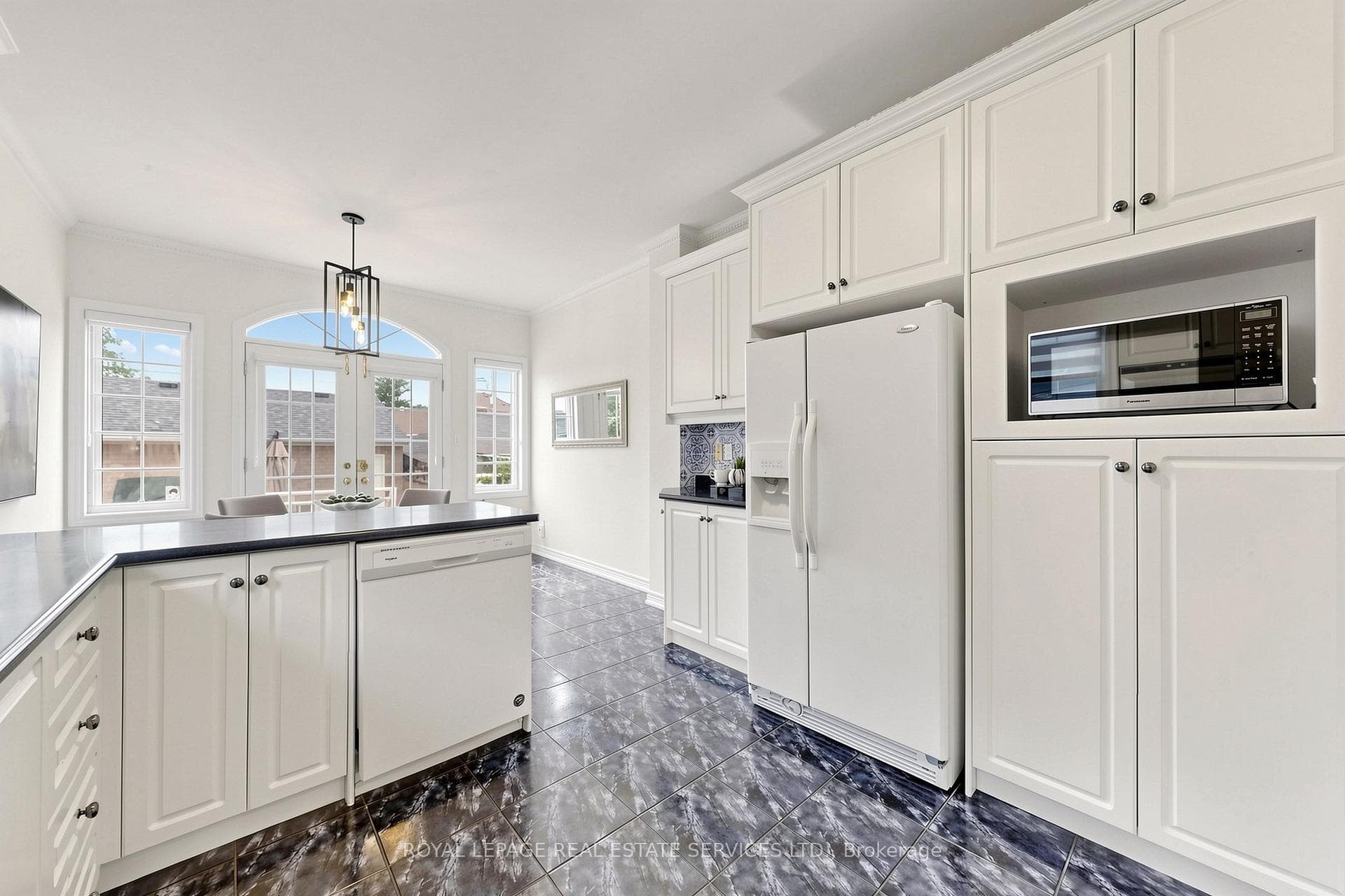 256 Earlscourt Avenue photo 12