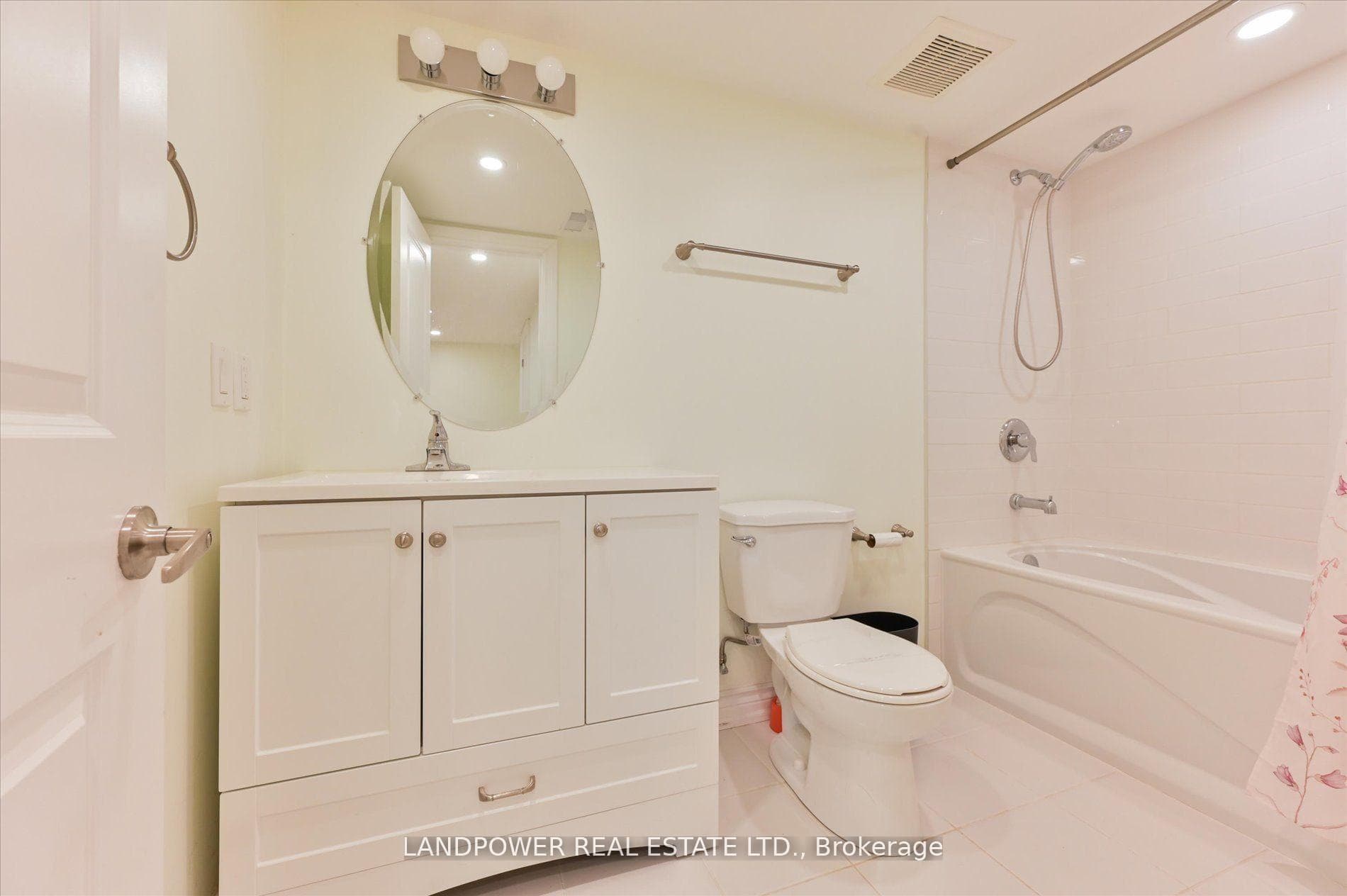 1 Mondial Crescent photo 38