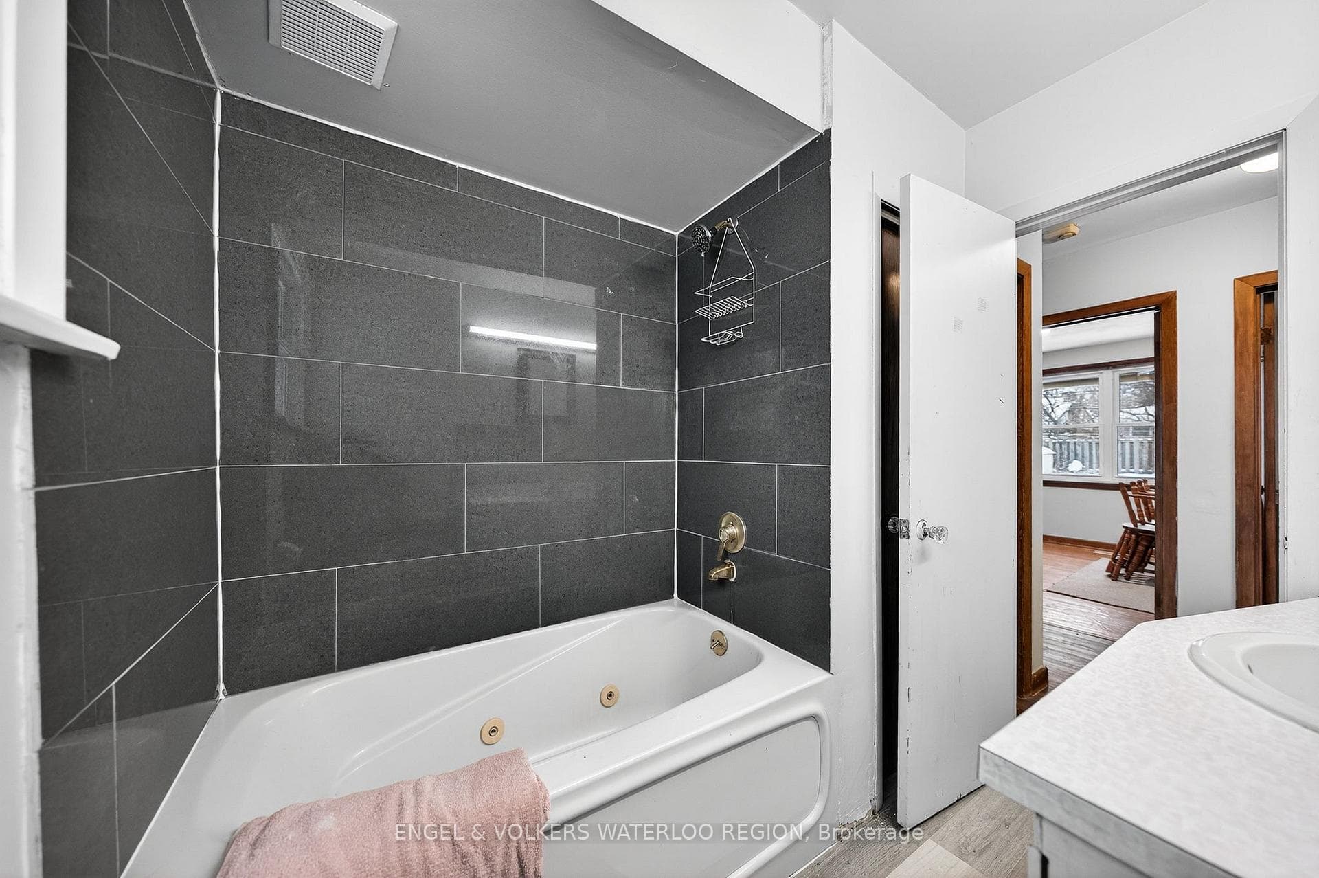 220 Clark Avenue photo 28