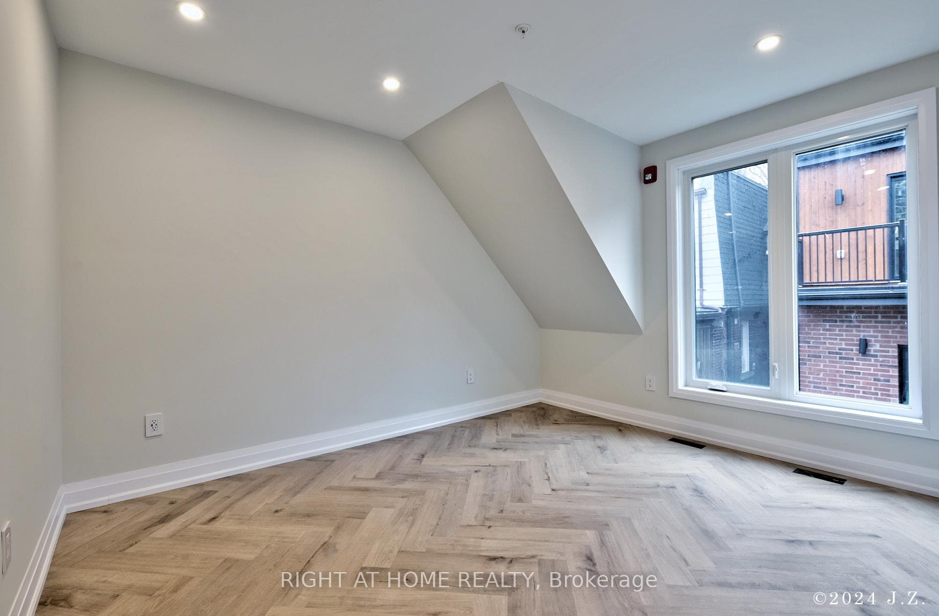 153 Macdonell Avenue Unit Laneway photo 18