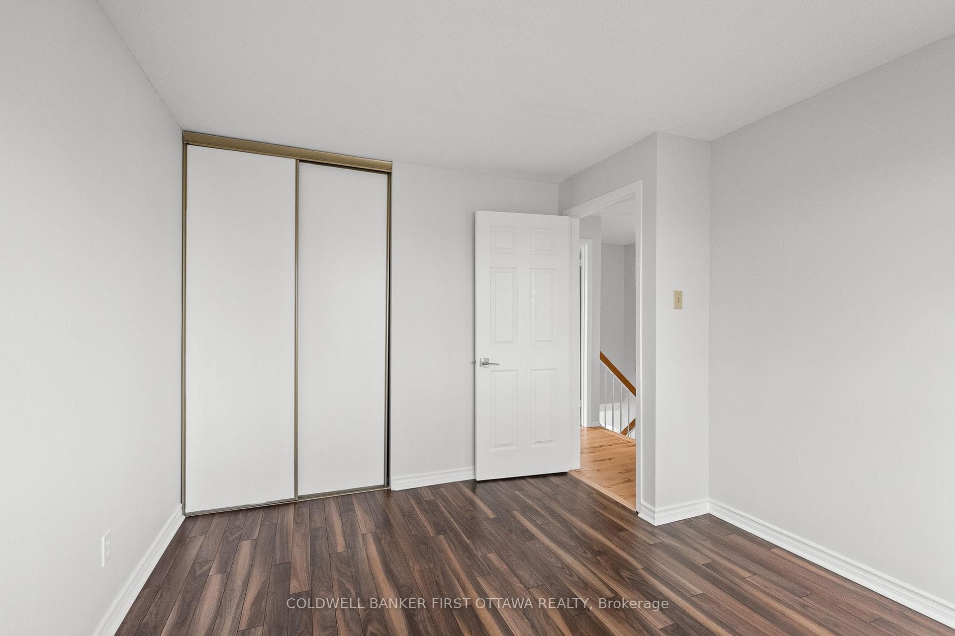 390 Cloverheath Crescent photo 29
