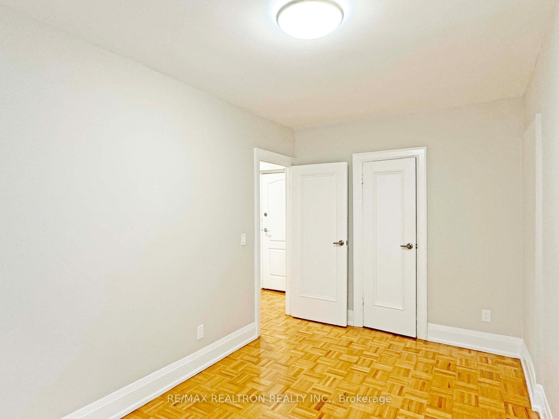 394 Avenue Road Unit 602 photo 12