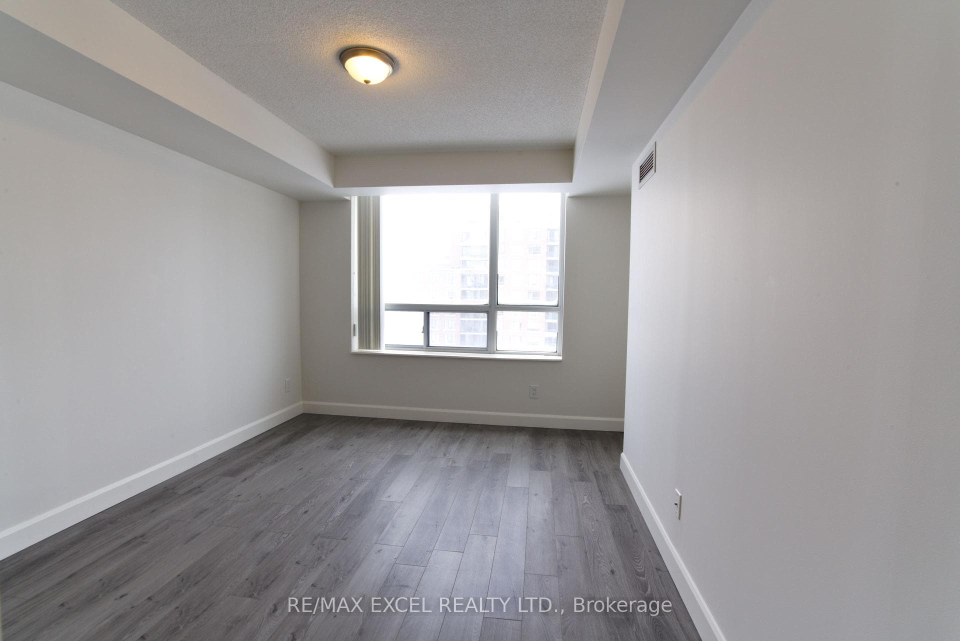 350 Red Maple Road Unit 907 photo 21
