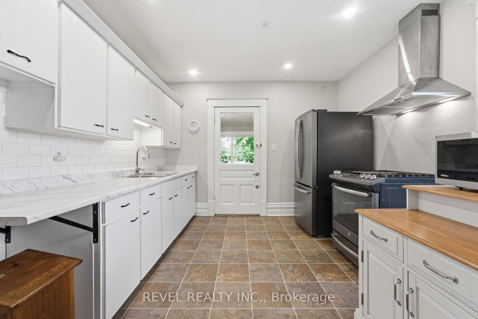 73 Grand River Street photo 15