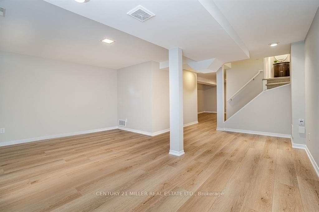 215 ROXTON Road photo 43