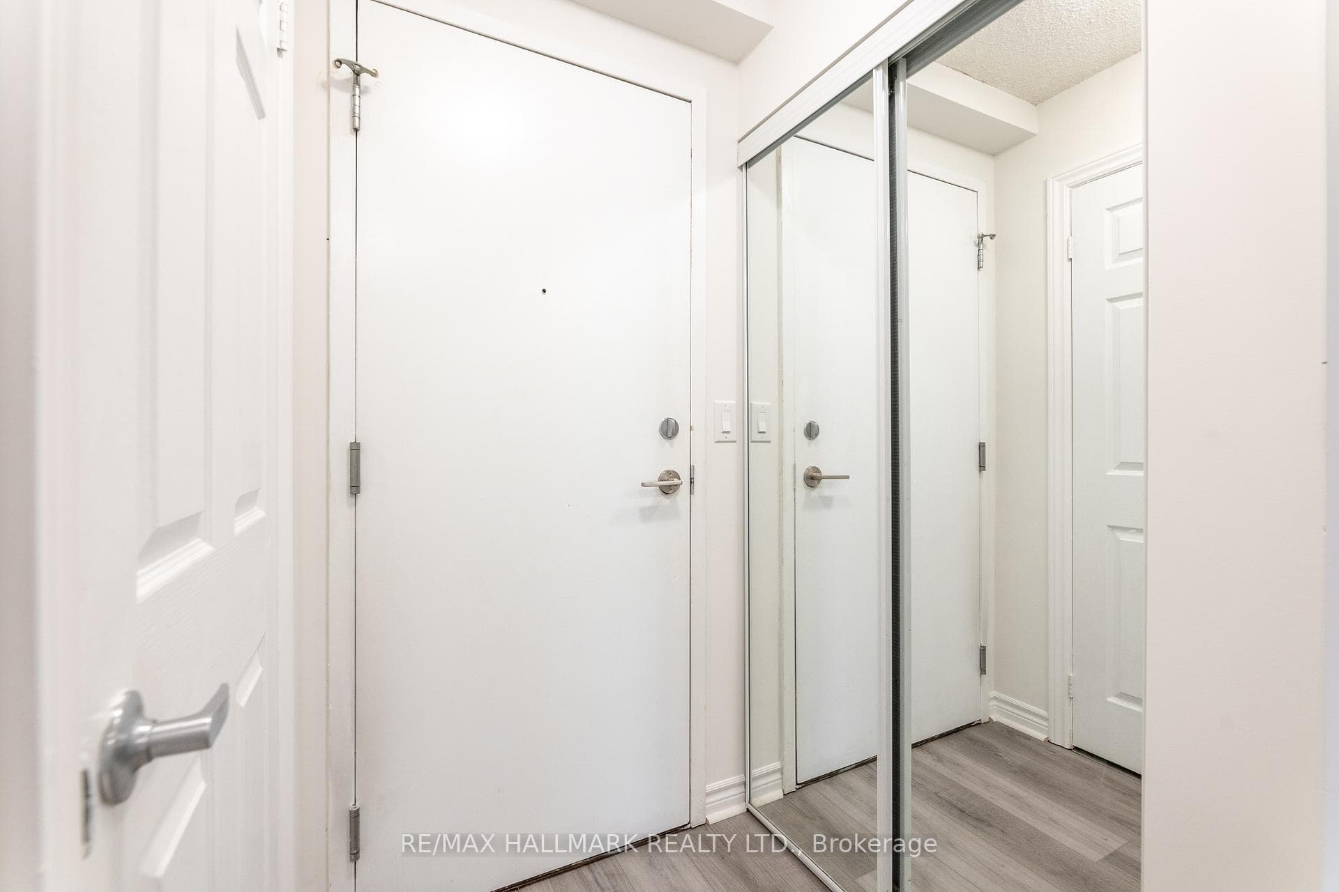 3888 Duke Of York Boulevard Unit 827 photo 3