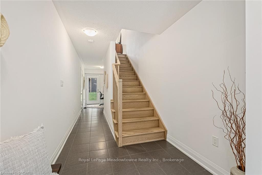 49 HUMBERSTONE Drive photo 28
