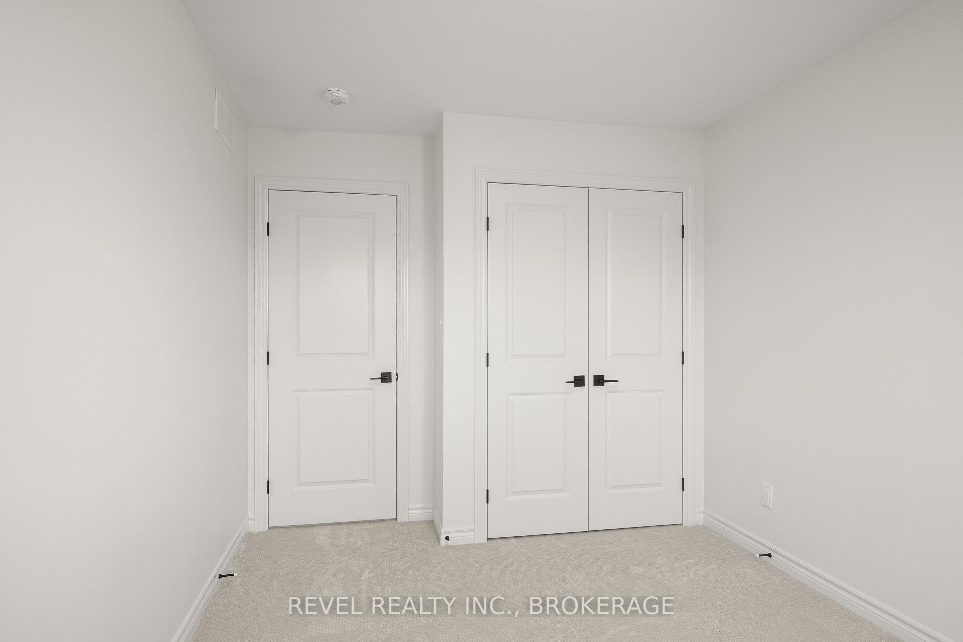 1075 Barrow Avenue photo 30