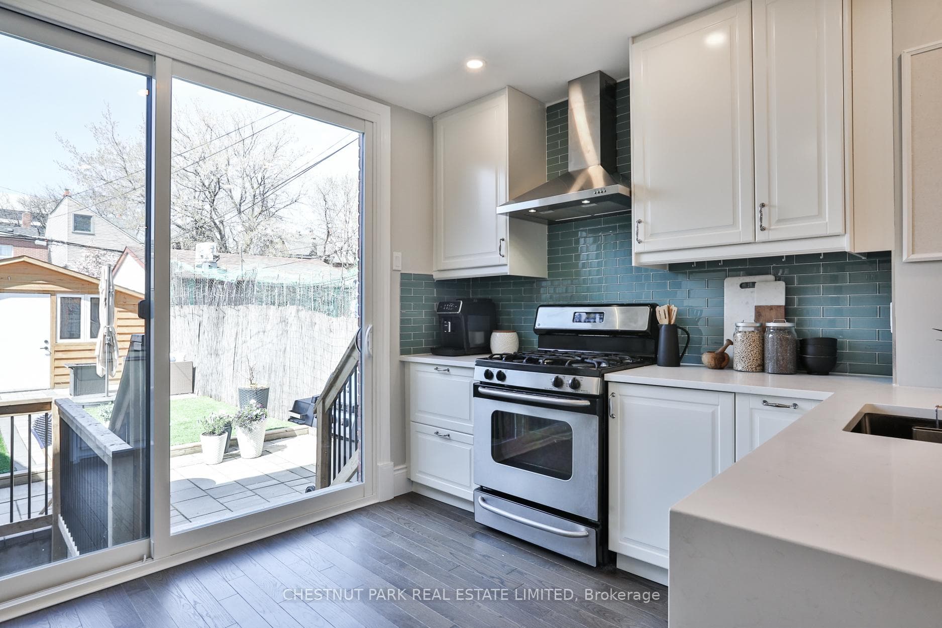 98 Yarmouth Road photo 13
