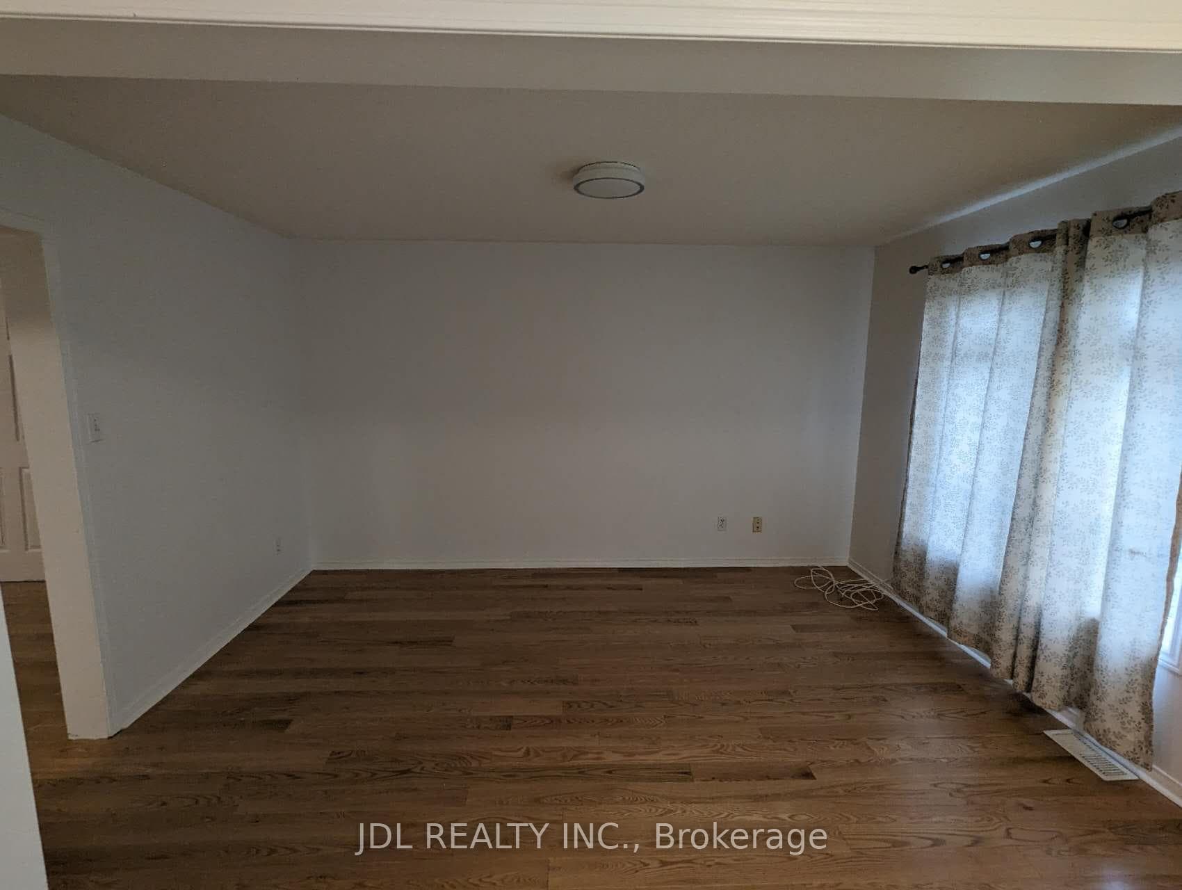 727 Caboto Trail photo 4