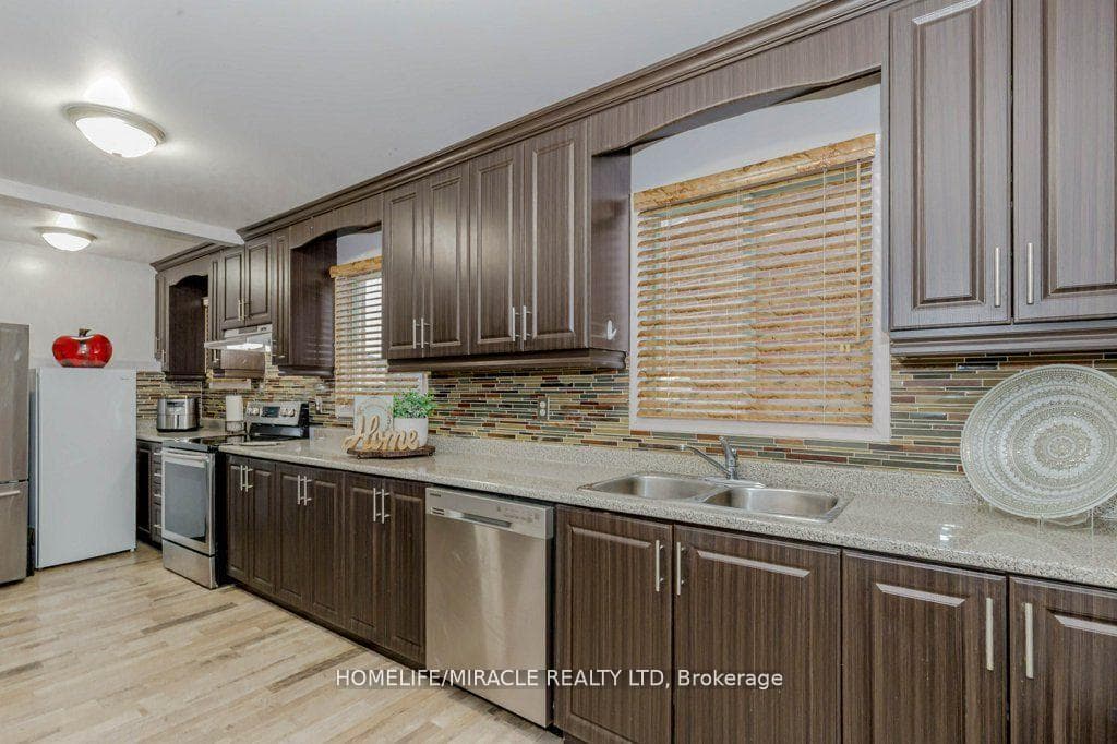 66 Ebby Avenue photo 18