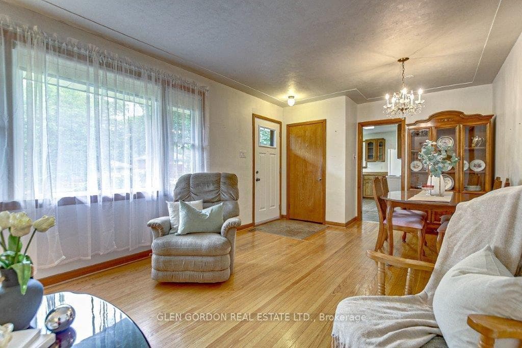 52 Arcadia Crescent photo 6