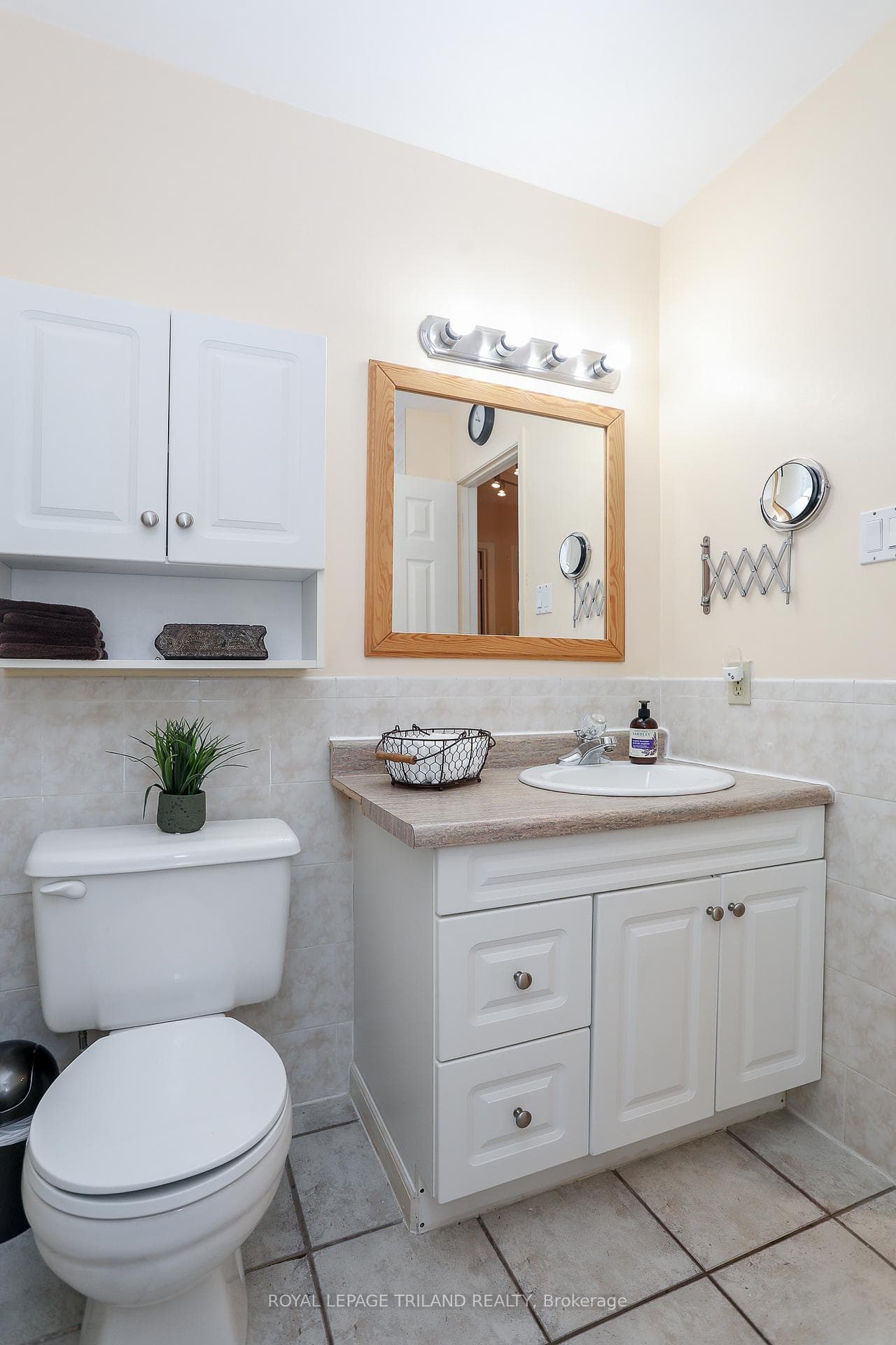 77 Monmore Road photo 21