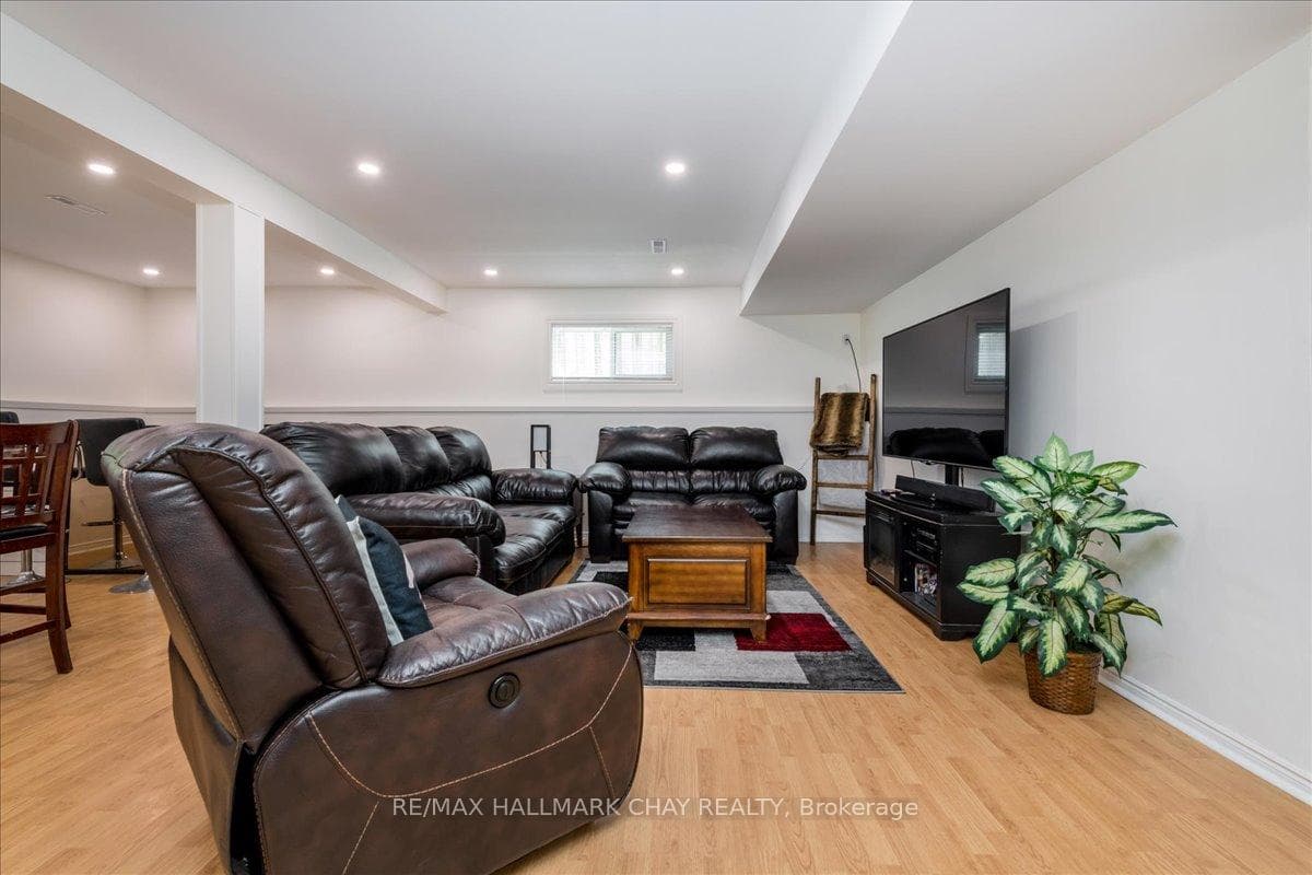 203 Calford Street photo 16