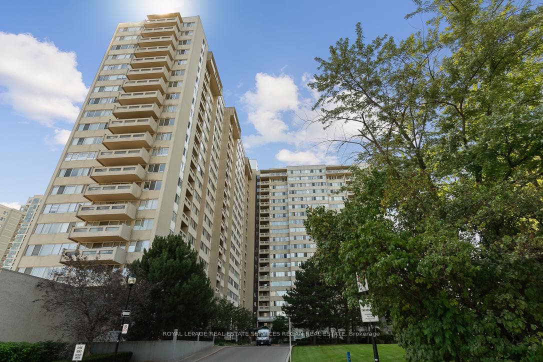 3590 Kaneff Crescent Unit 609 photo 1