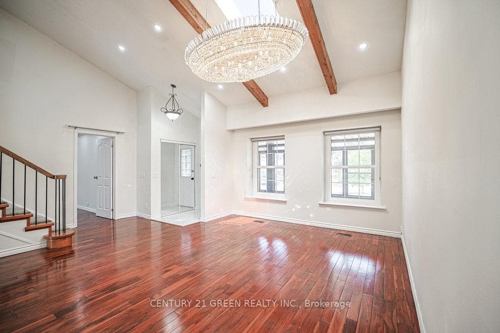 236 Ingleton Boulevard photo 4