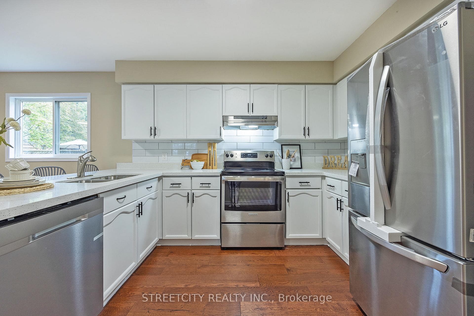 808 GUILDWOOD Boulevard photo 13