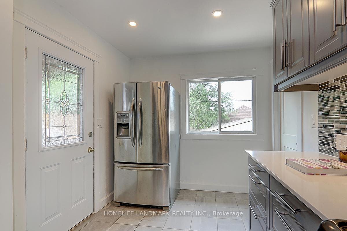 794 Jane Street photo 10