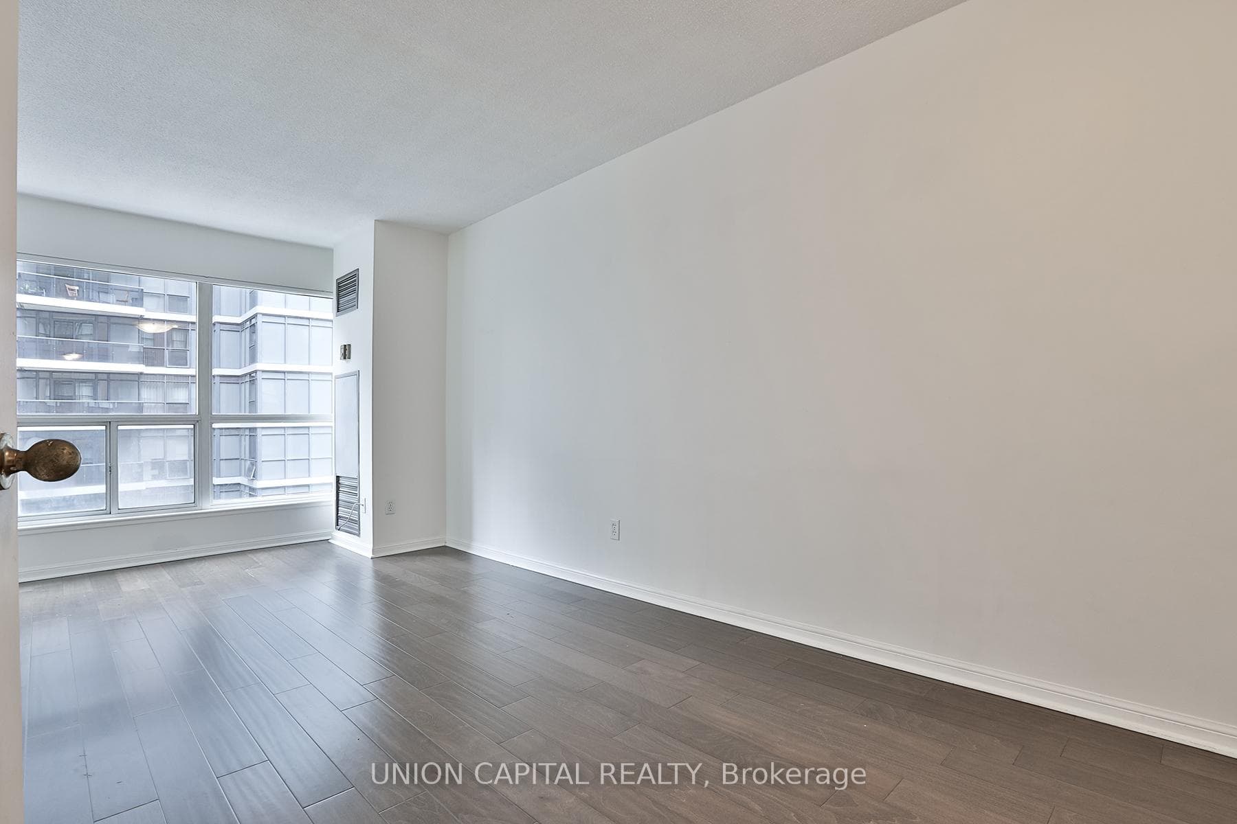 7 Carlton Street Unit 602 photo 9