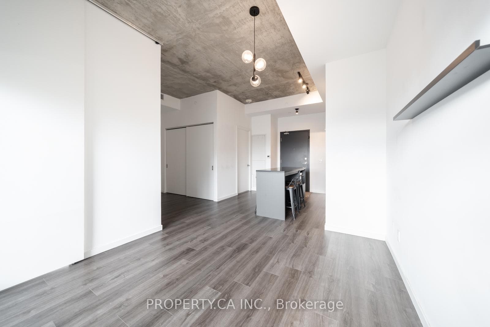 7 Smith Crescent Unit 212 photo 5