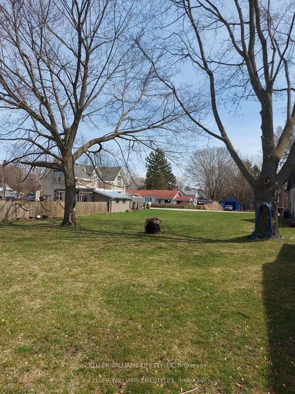29 ERIEUS Street photo 3