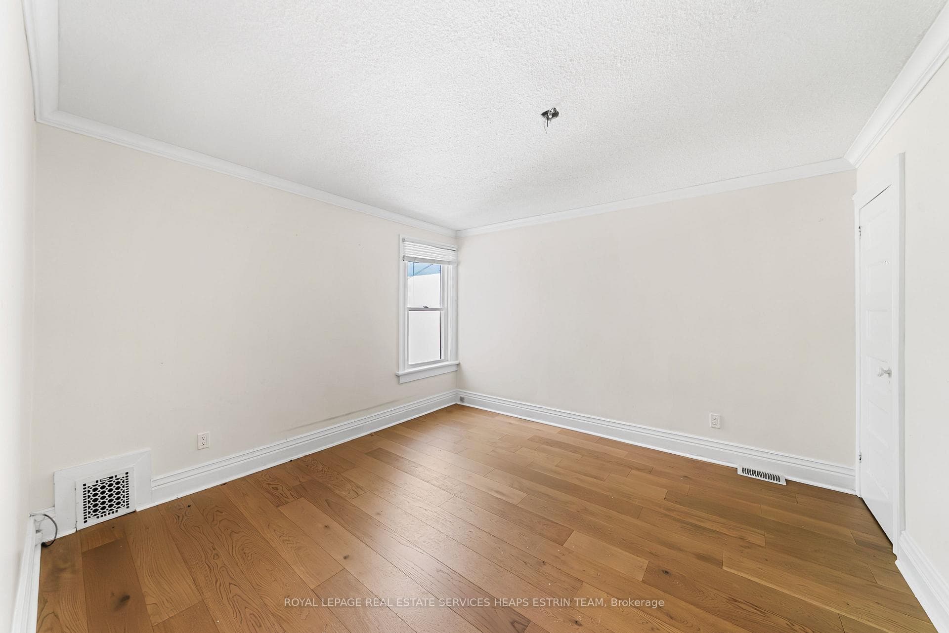 624 Pape Avenue photo 20