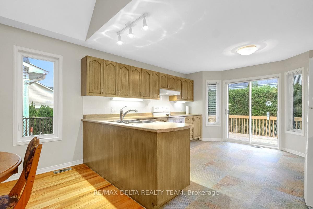 1666 Sunview Drive photo 12
