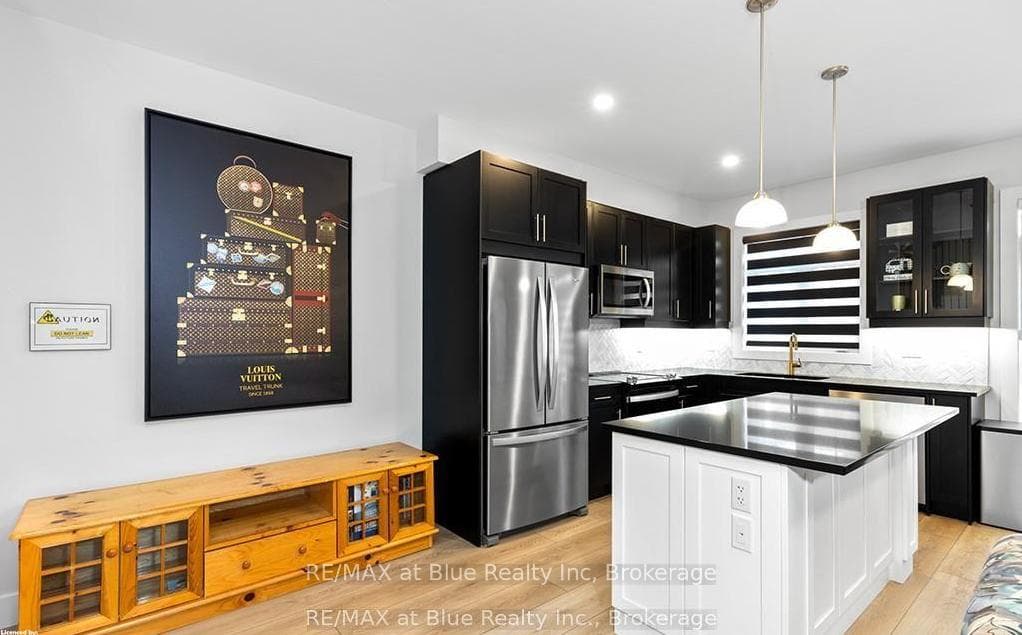 123 BLACK WILLOW Crescent photo 15