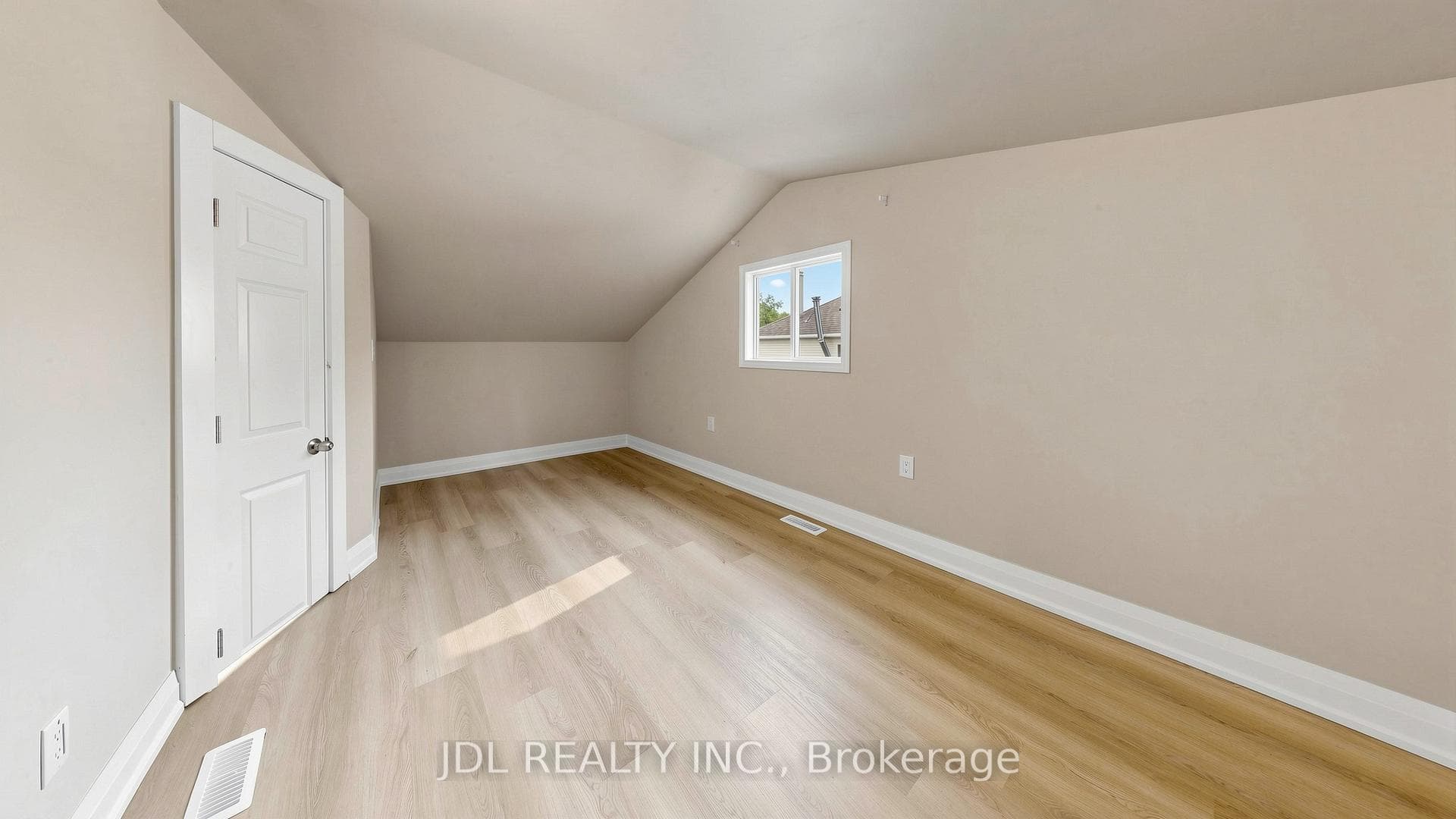 245 Royal Road photo 15