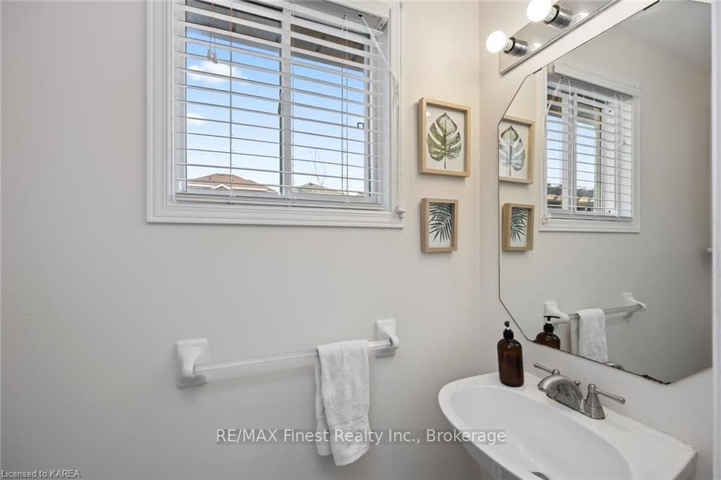 476 FIELDSTONE Drive photo 22