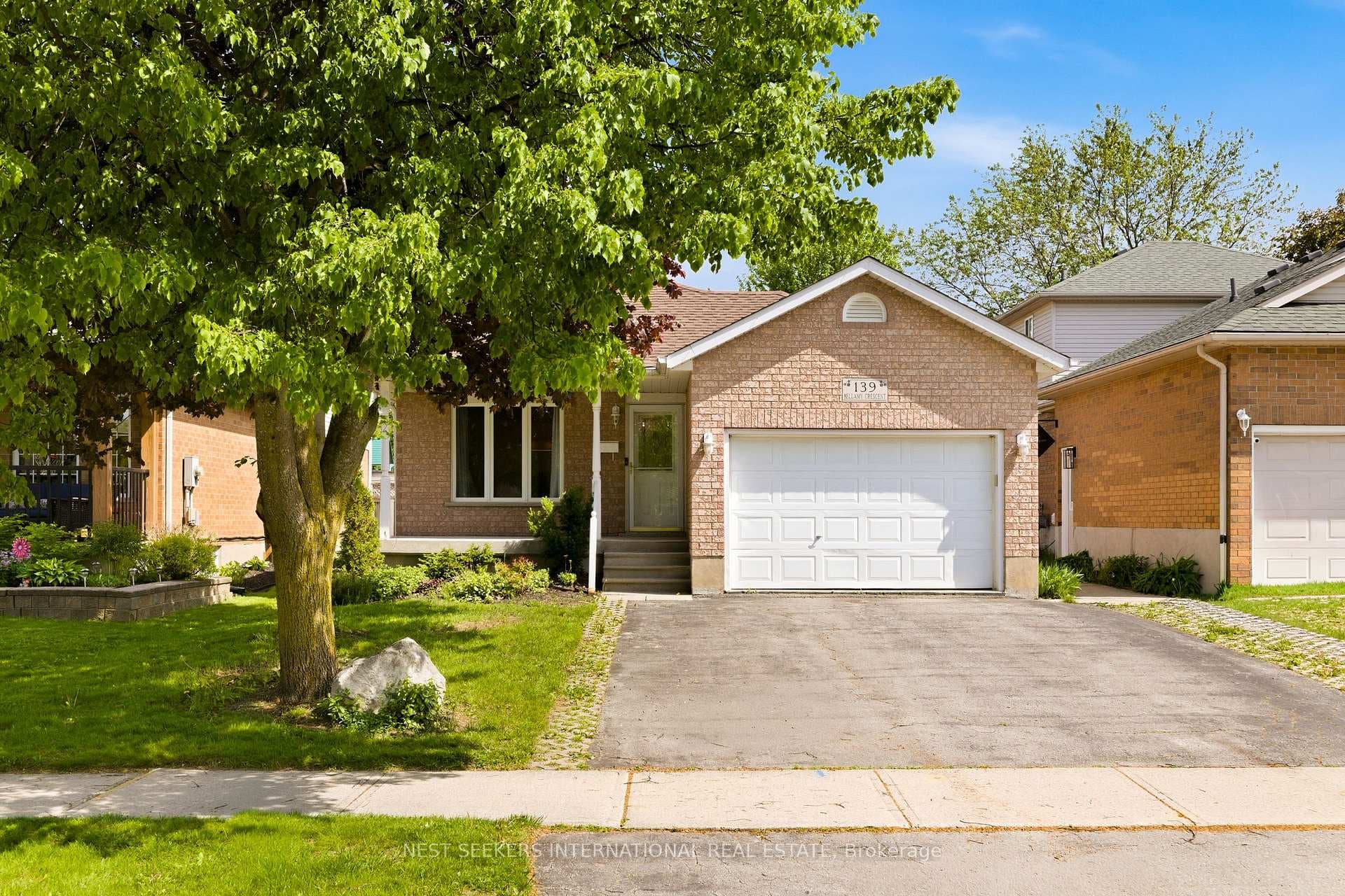 139 Bellamy Crescent Unit UPPER photo 2
