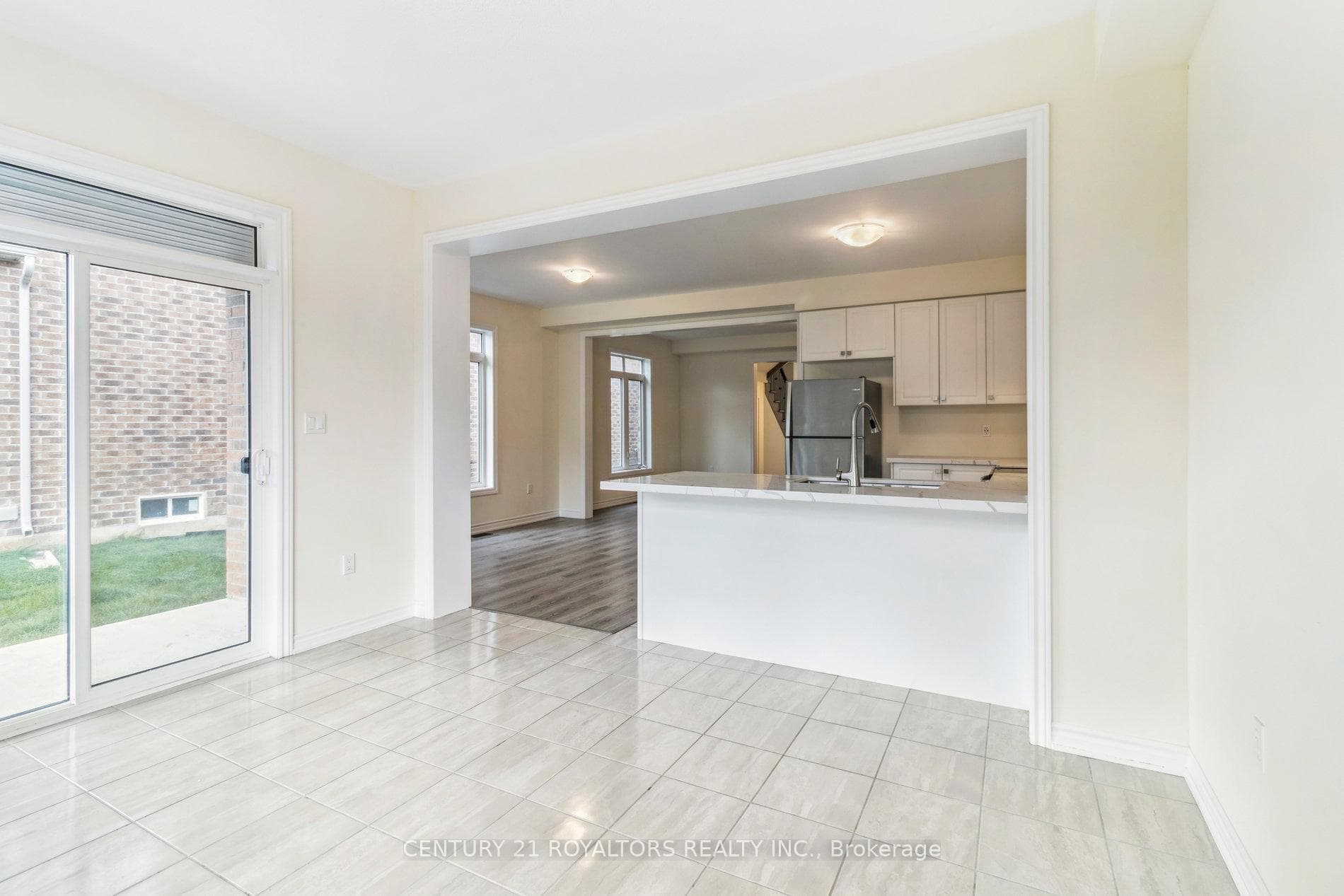 25 Ferragine Crescent photo 19