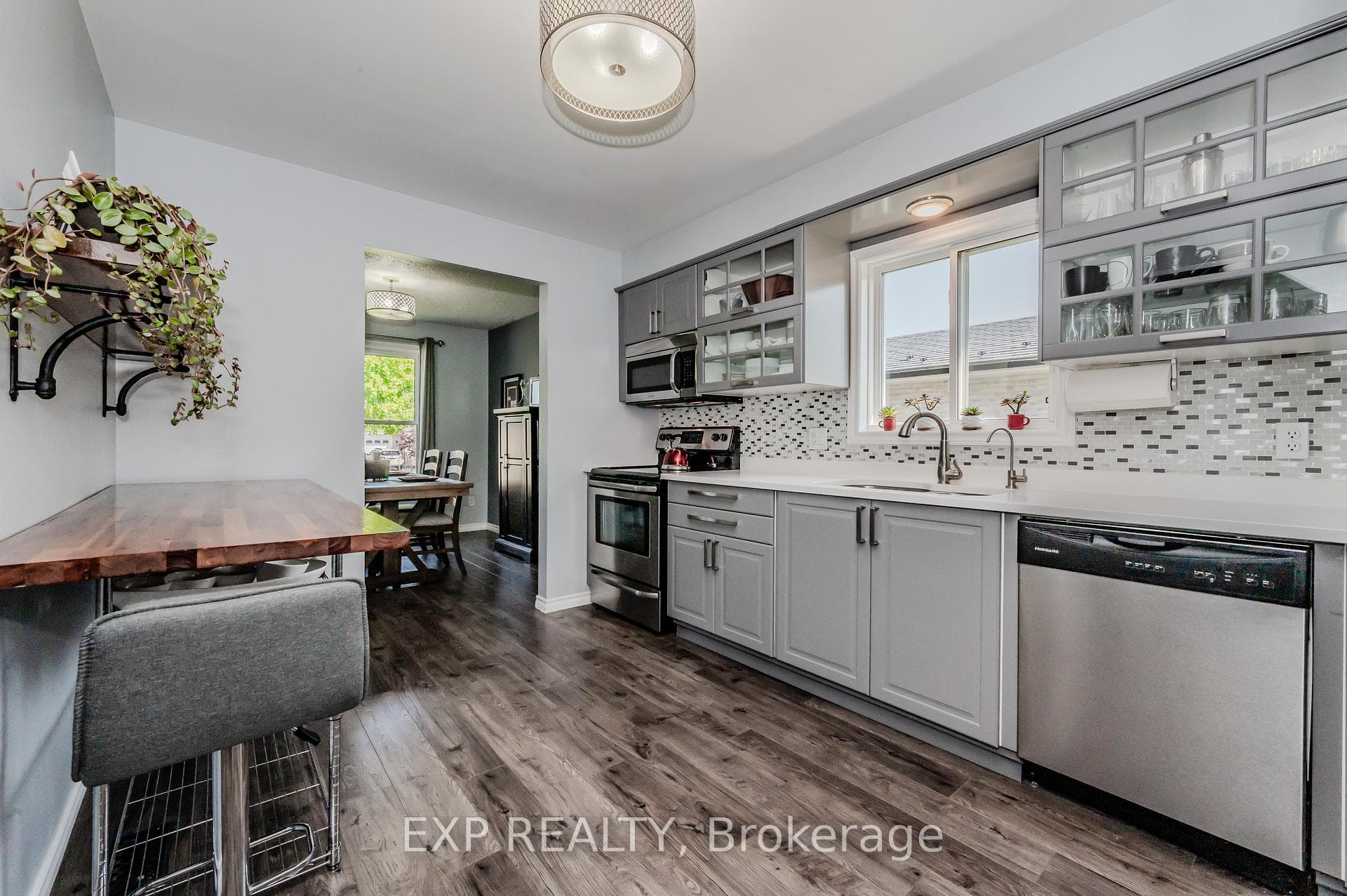 44 Warwick Court photo 13