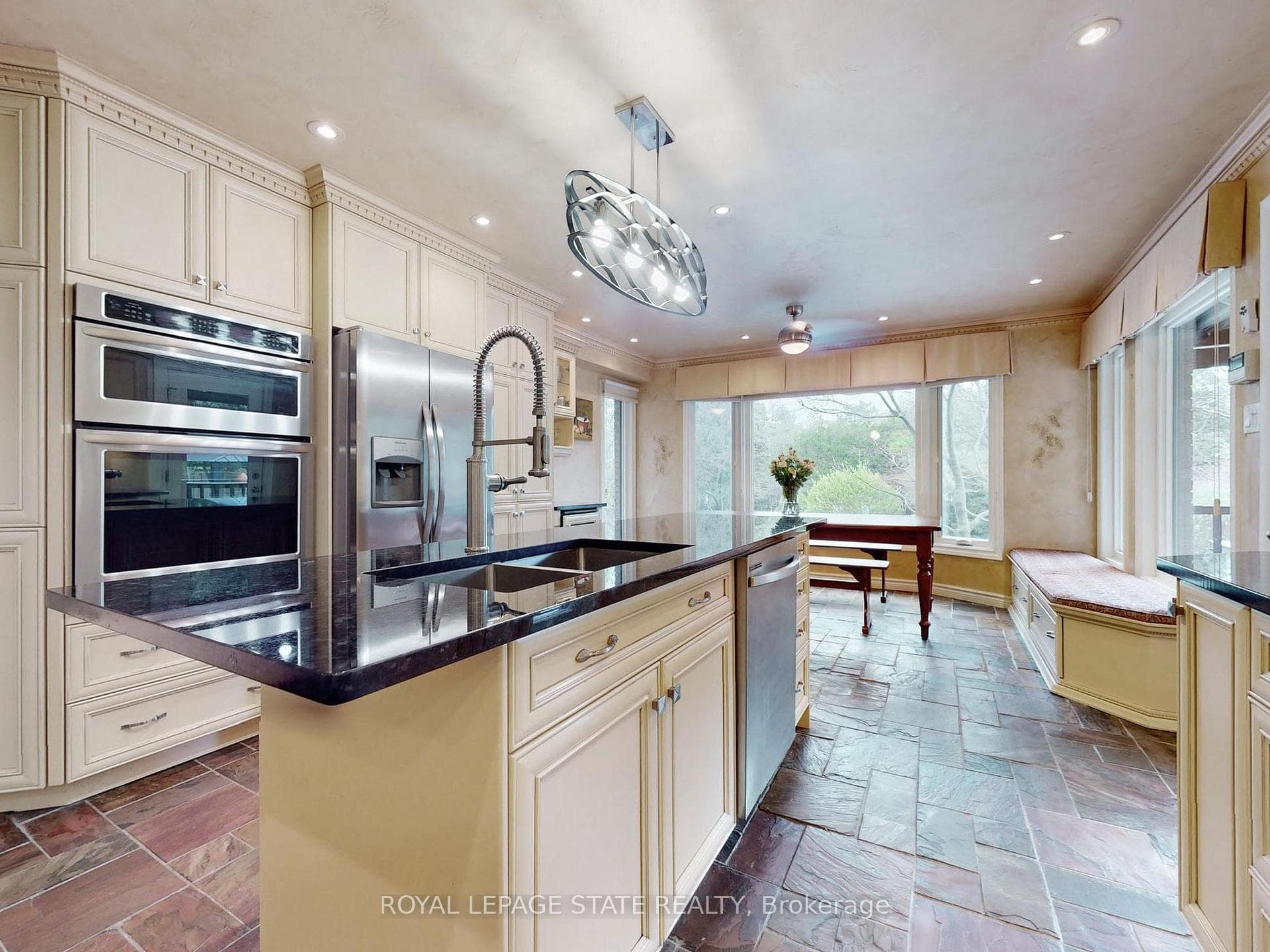 9 Golfdale Place photo 28