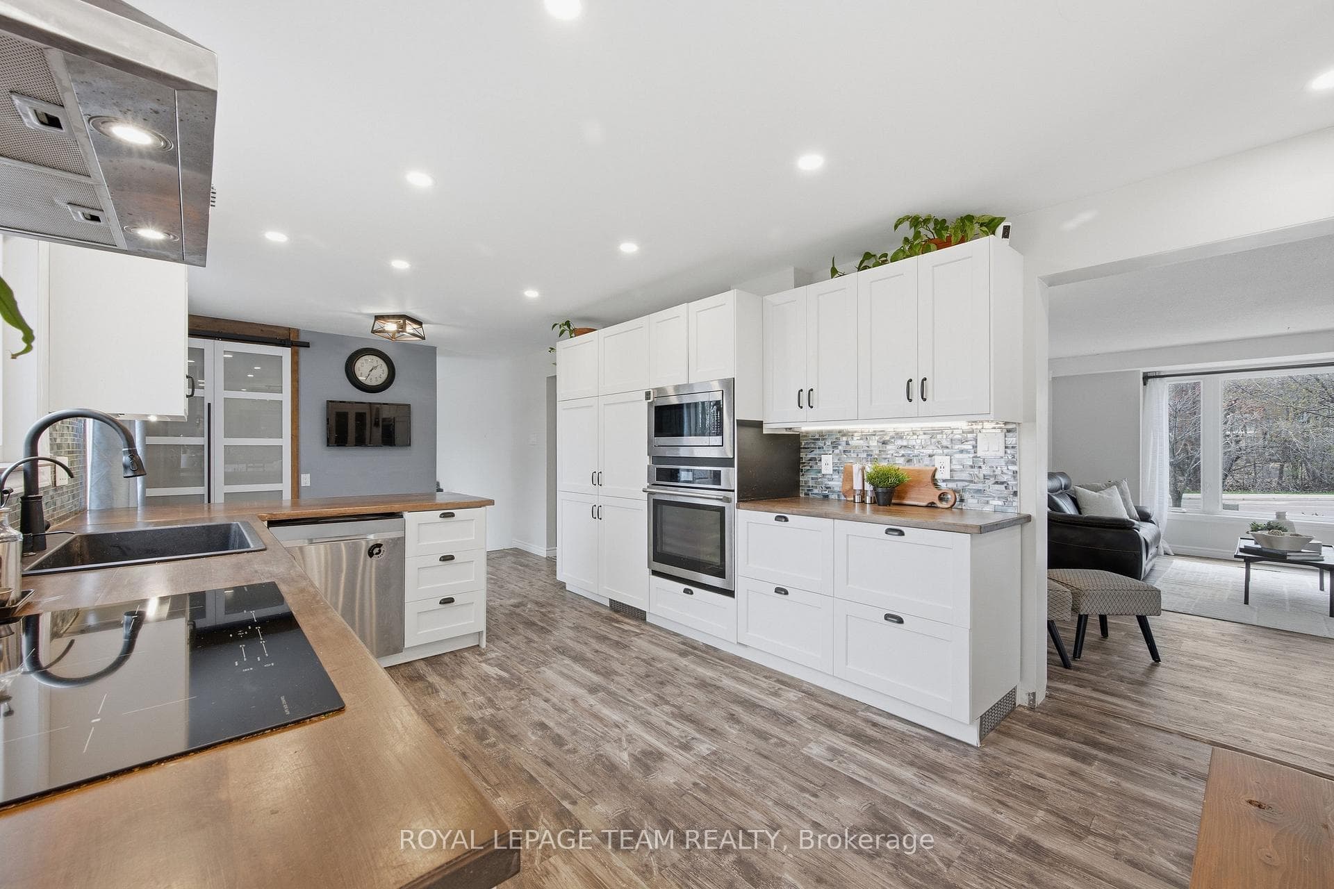 136 Malvern Drive photo 10