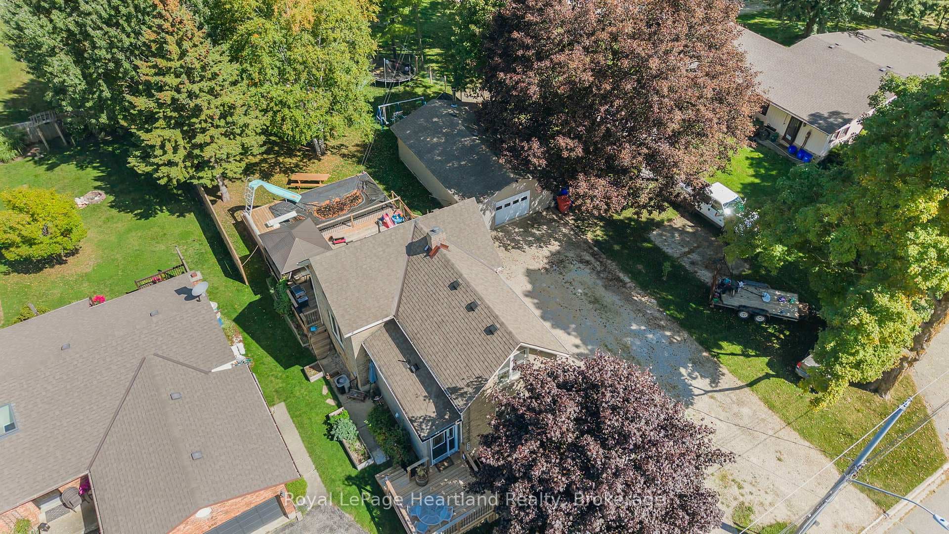 555 RAGLAN Street photo 41