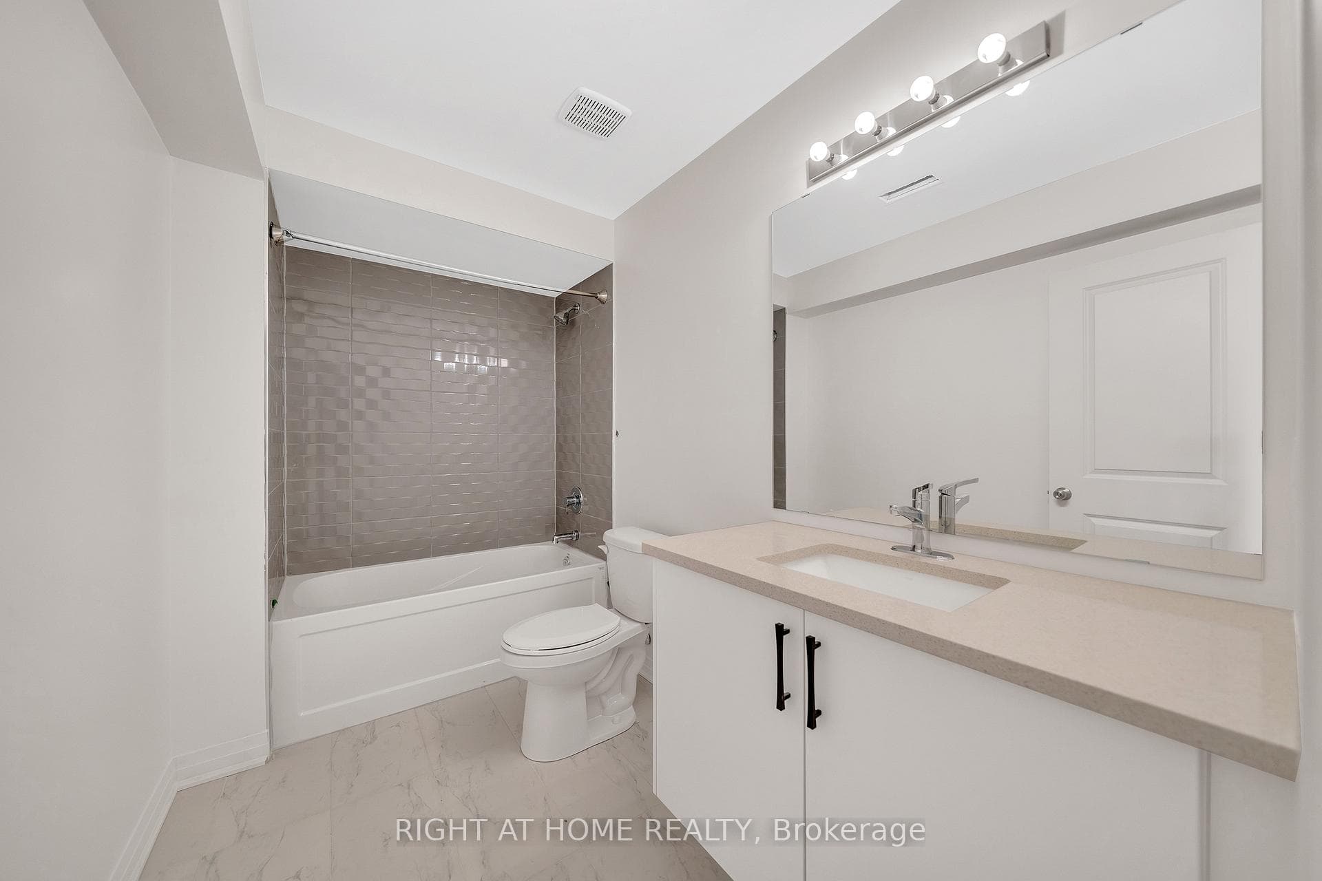 275 Port Darlington Road photo 37