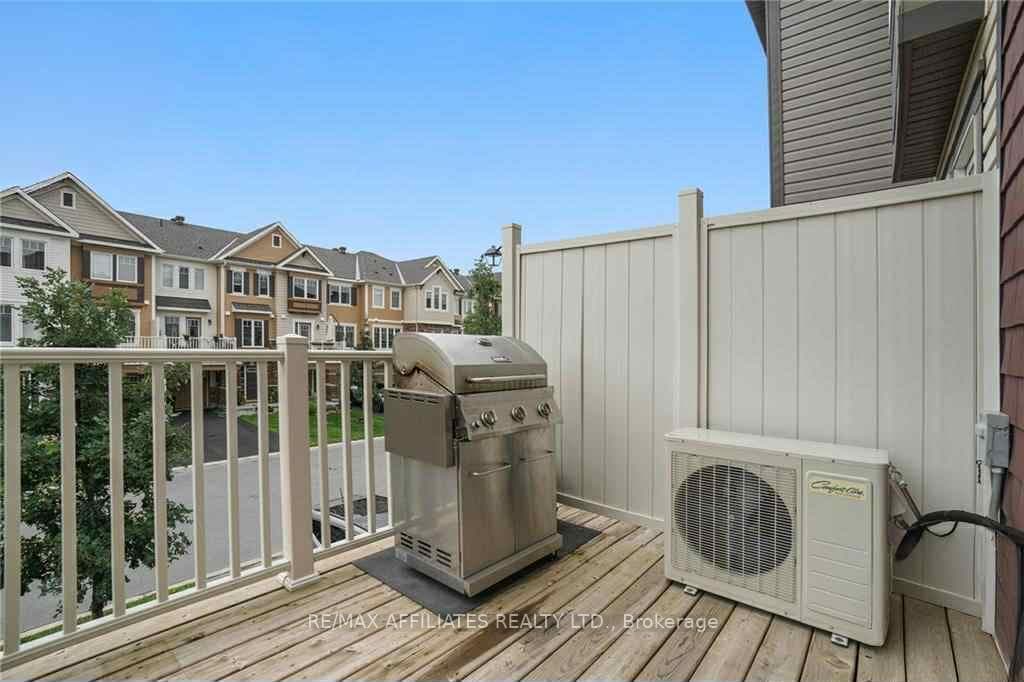 596 Foxlight Circle photo 7